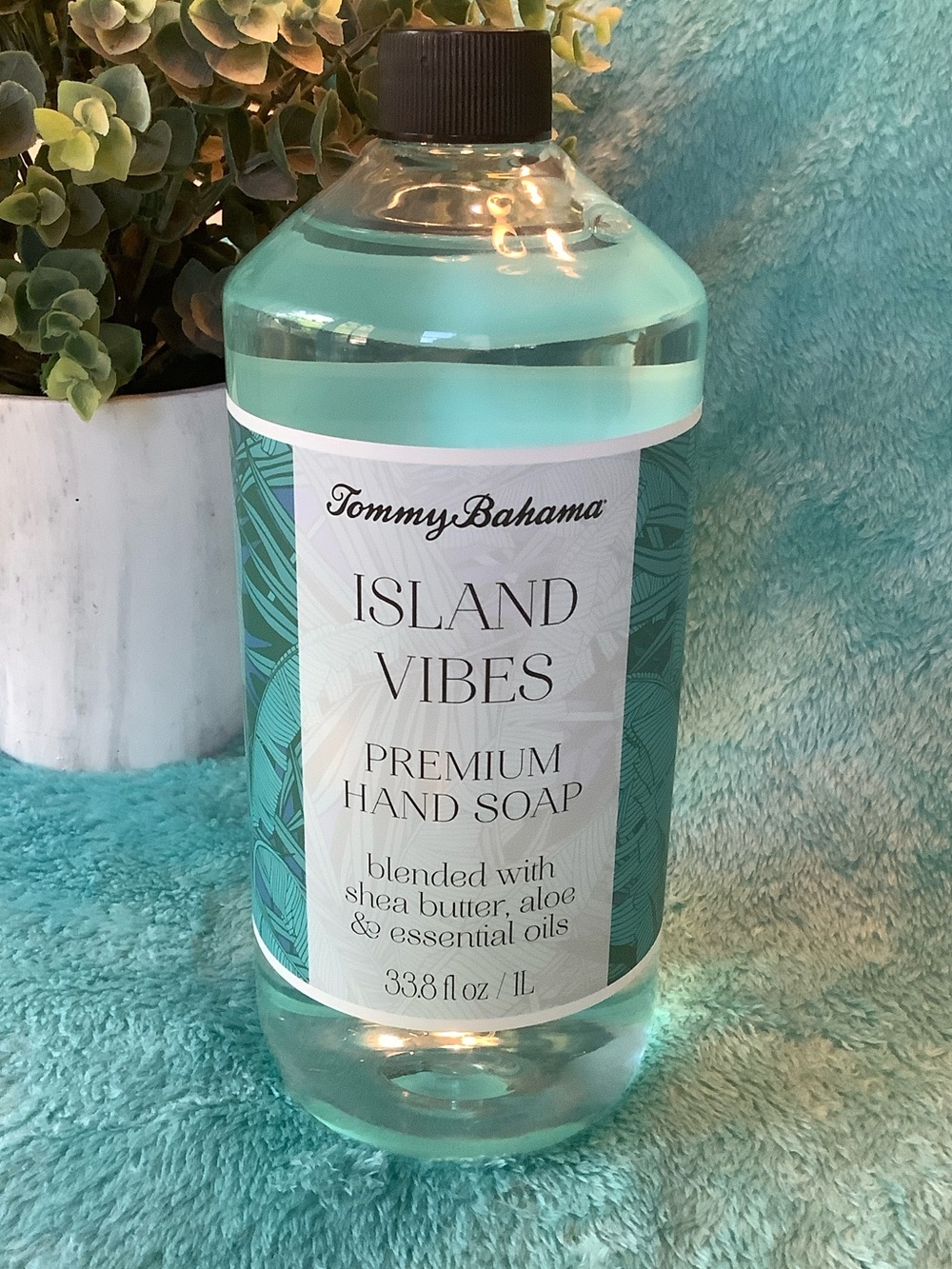Tommy Bahama Scented Island Vibes Premium Hand Soap Refill, NWT XL 33.8oz.